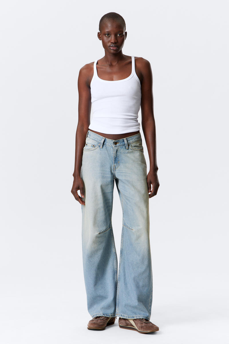 Oblique Low Waist Loose Barrel Leg Jeans von Weekday