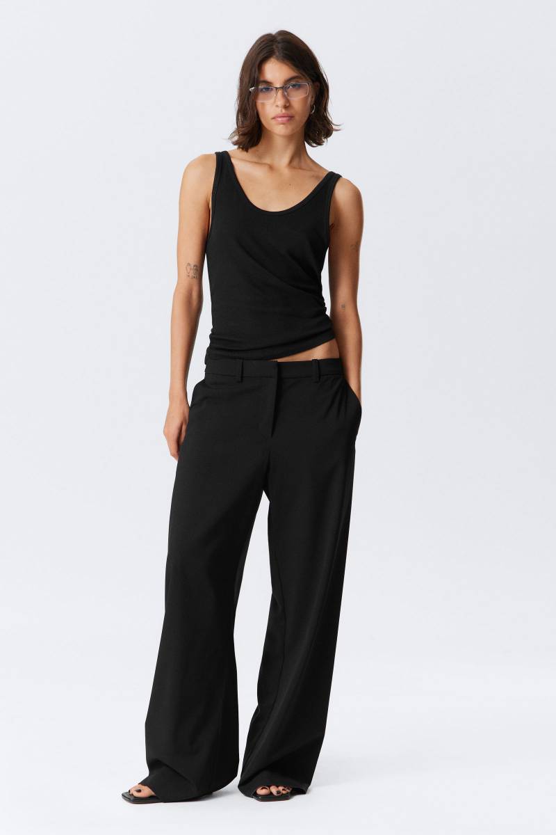 Low-Waisted Loose Fit Suit Trousers von Weekday