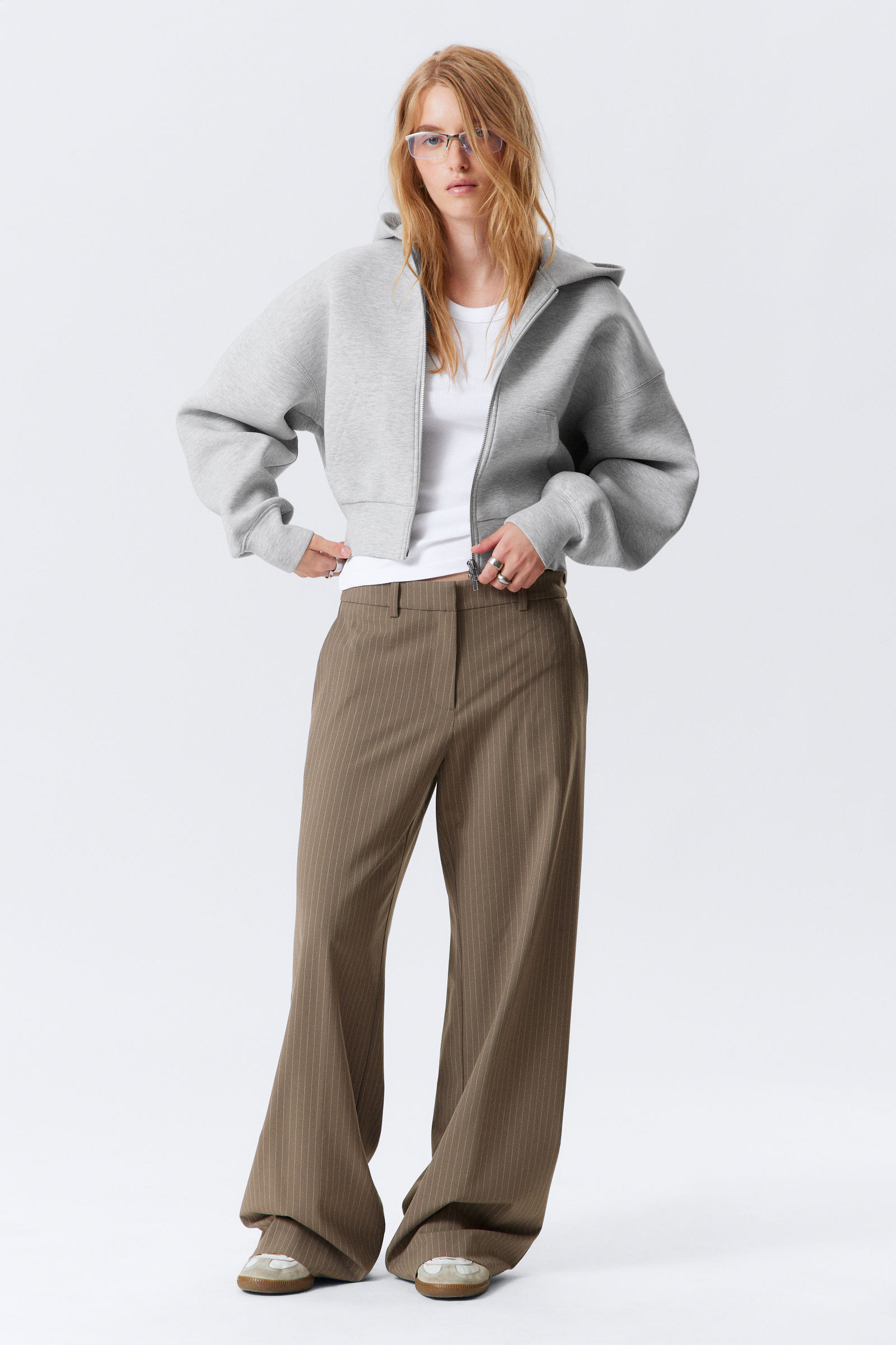 Low-Waisted Loose Fit Suit Trousers Low-Waisted Loose Fit Suit Trousers von Weekday