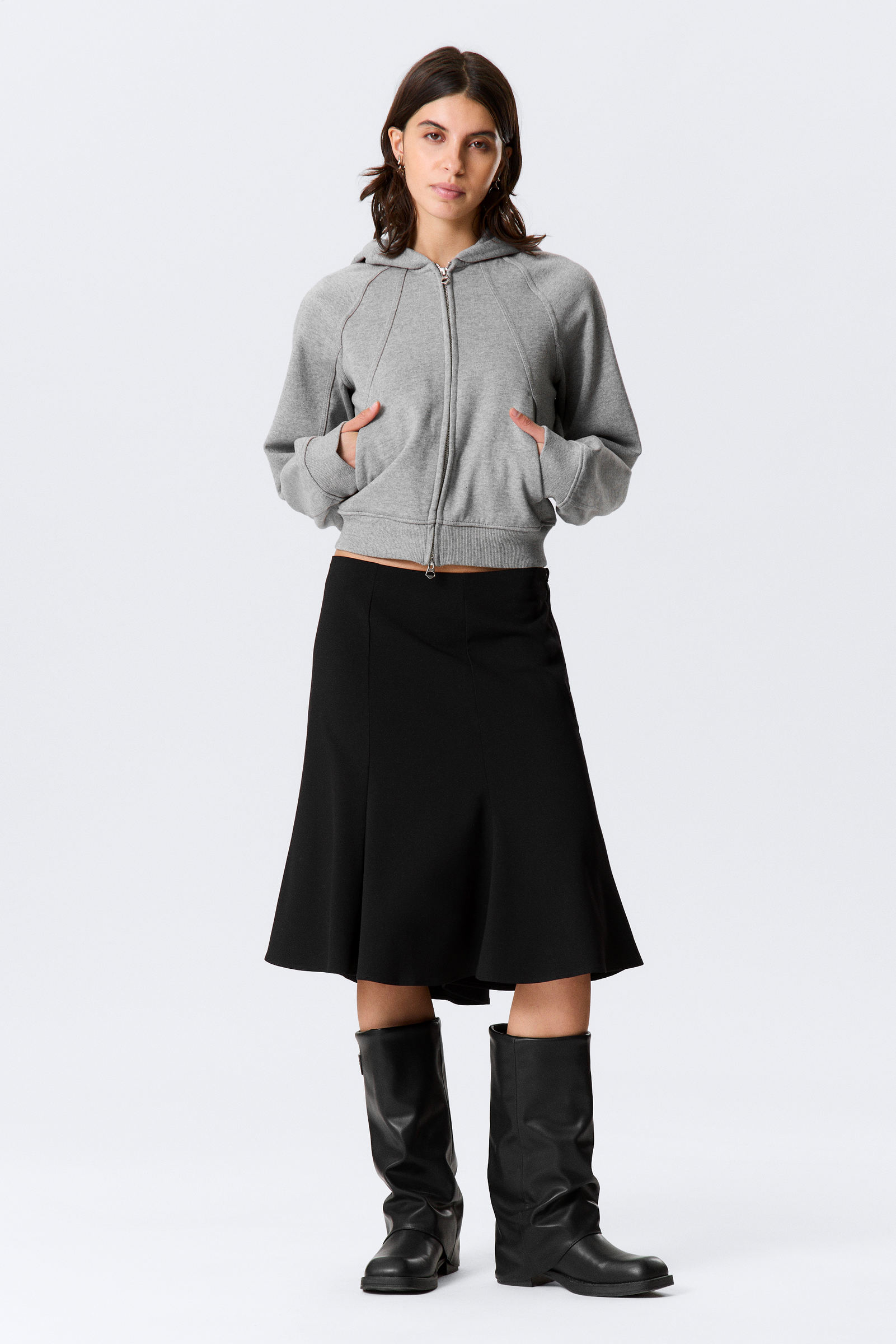 Mid Rise Flared Midi Skirt von Weekday