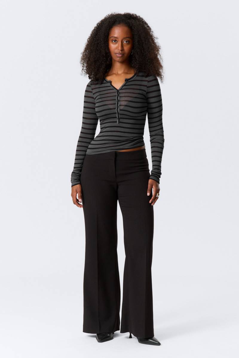 Mid Rise Flared Suiting Trousers von Weekday