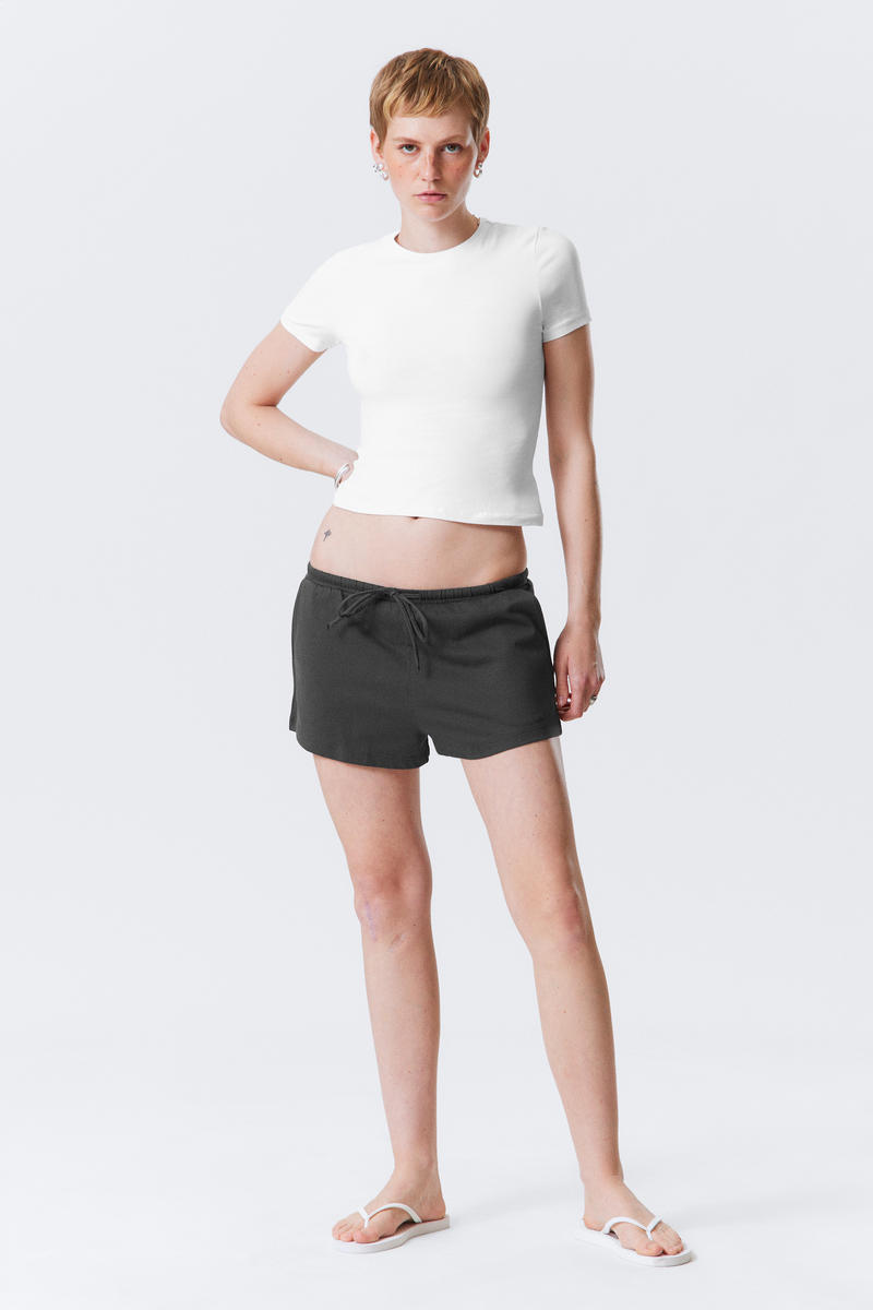 Mid Rise Mini Jersey Shorts von Weekday