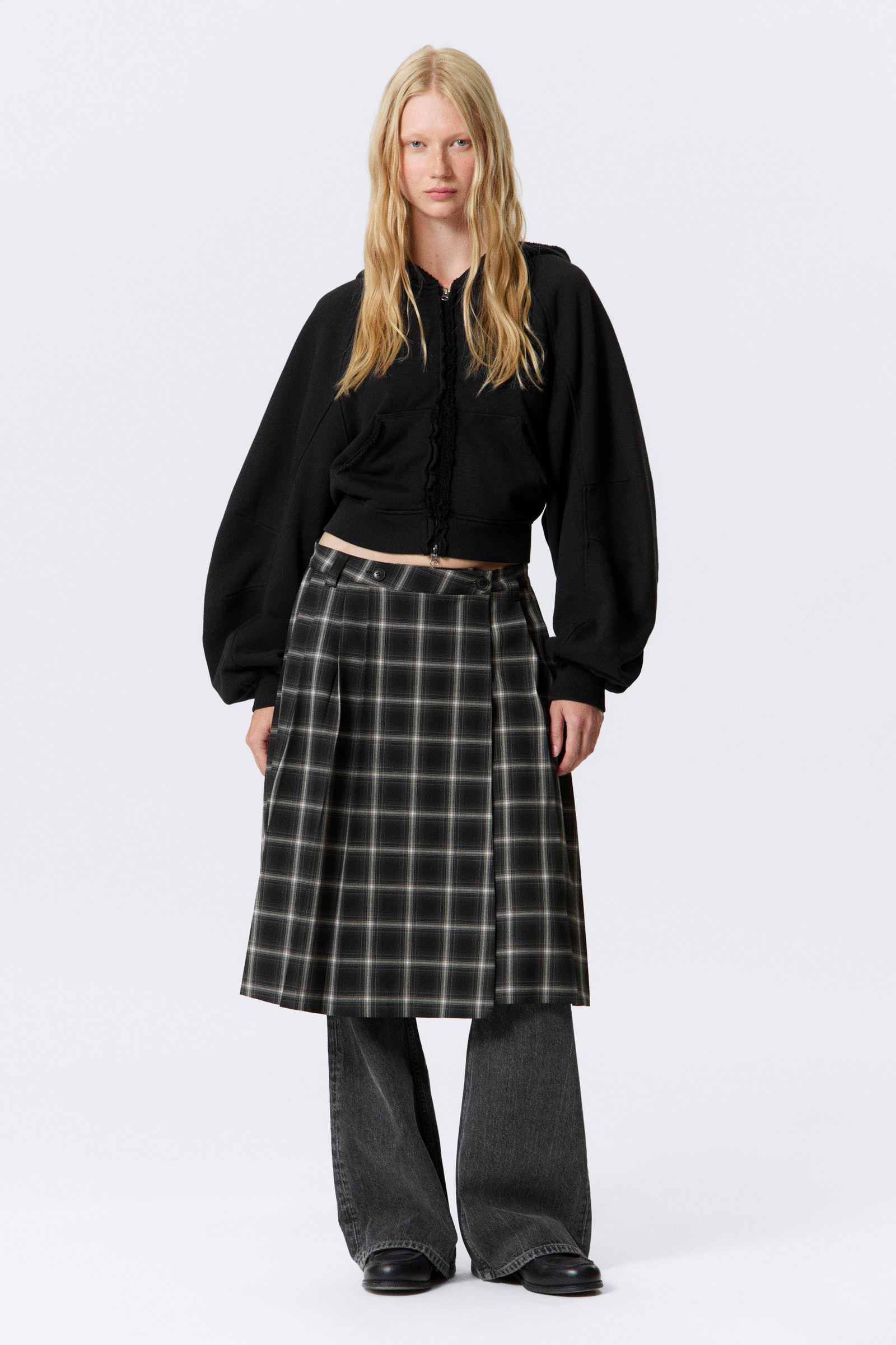 Mid Rise Pleated Midi Skirt von Weekday