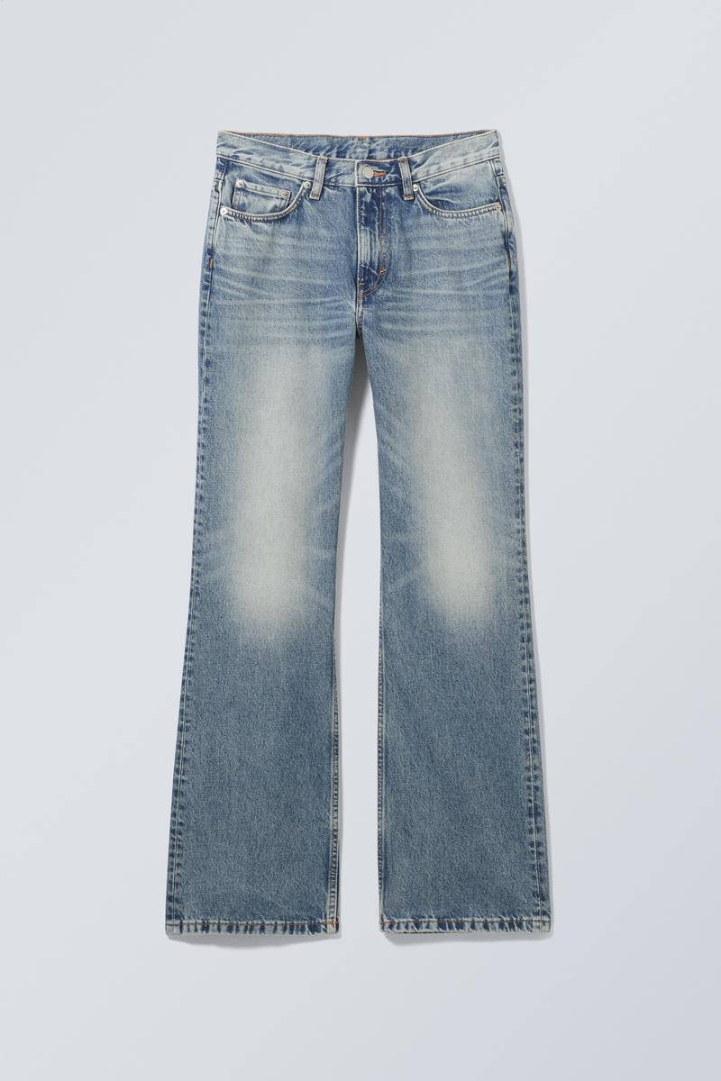 Moon Mid Rise Regular Bootcut Leg Jeans von Weekday