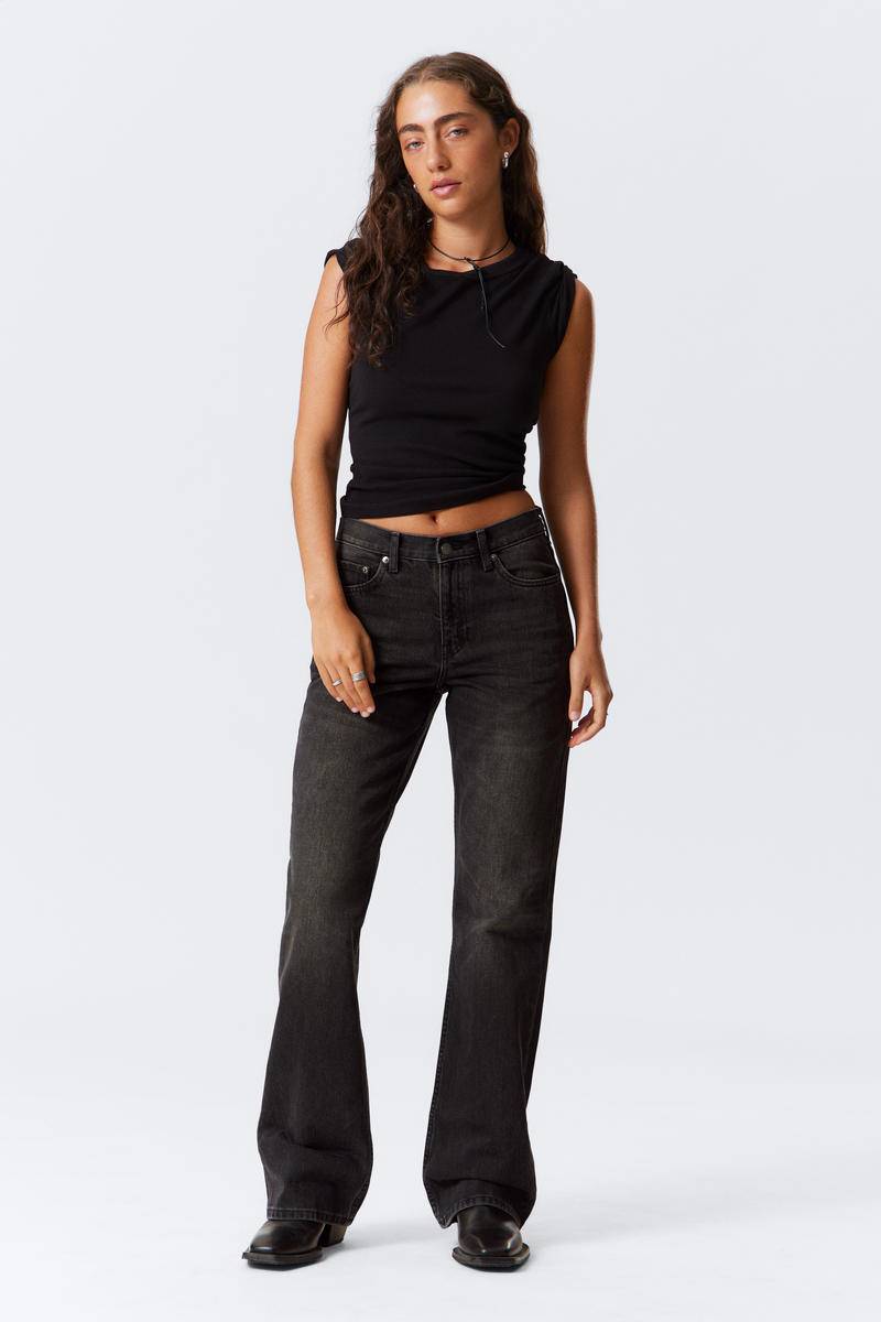 Moon Mid Rise Regular Bootcut Leg Jeans von Weekday