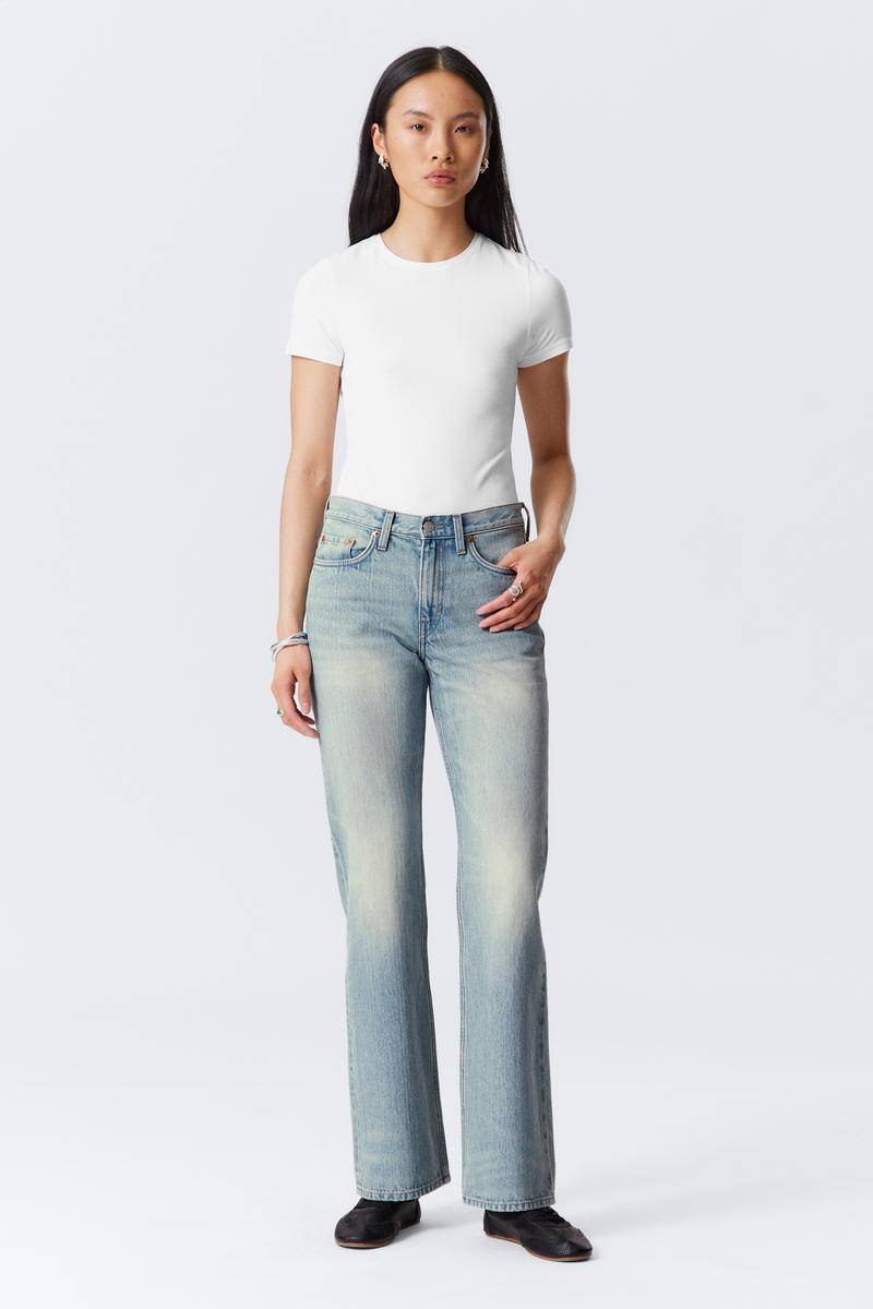 Moon Mid Rise Regular Bootcut Leg Jeans von Weekday