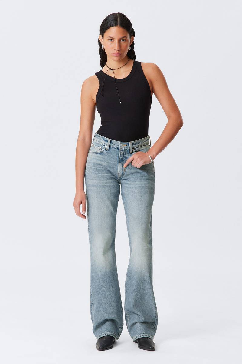 Moon Mid Rise Regular Bootcut Leg Jeans von Weekday