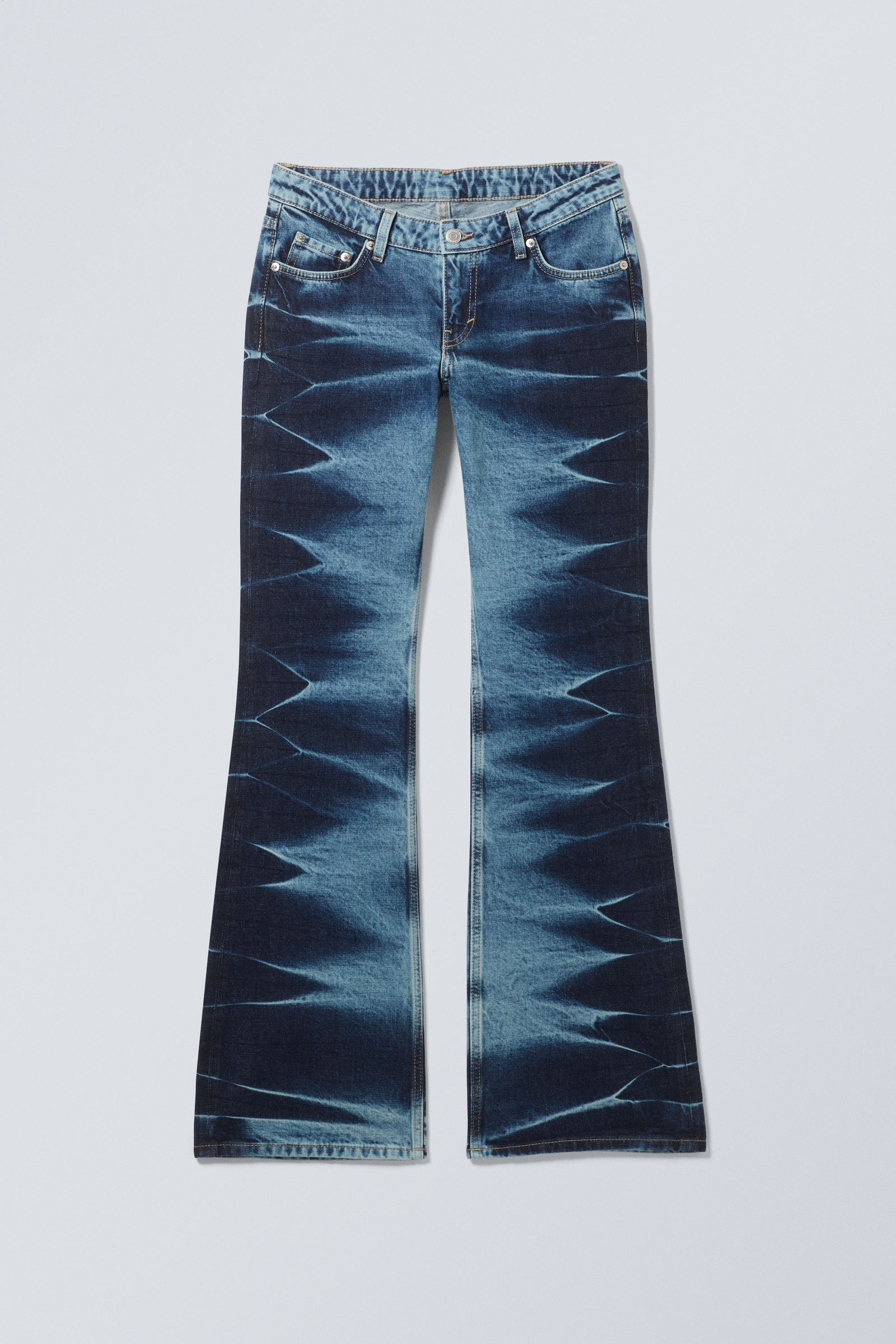 Nova Low Waist Slim Bootcut Jeans von Weekday