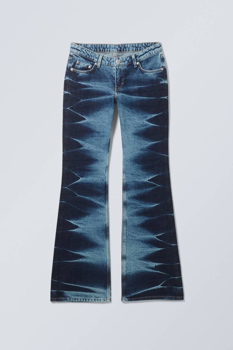 Nova Low Waist Slim Bootcut Jeans von Weekday