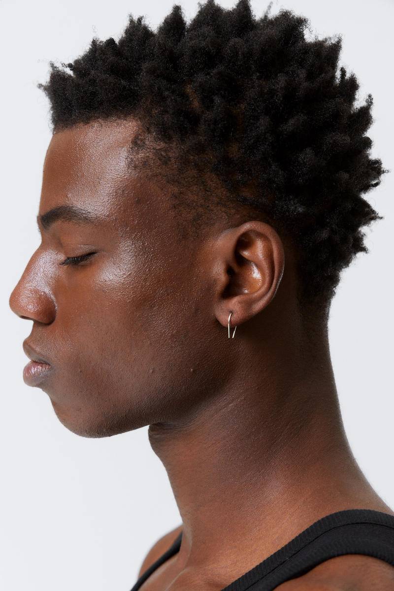 Silver-Plated Open-End Hoop Earrings von Weekday