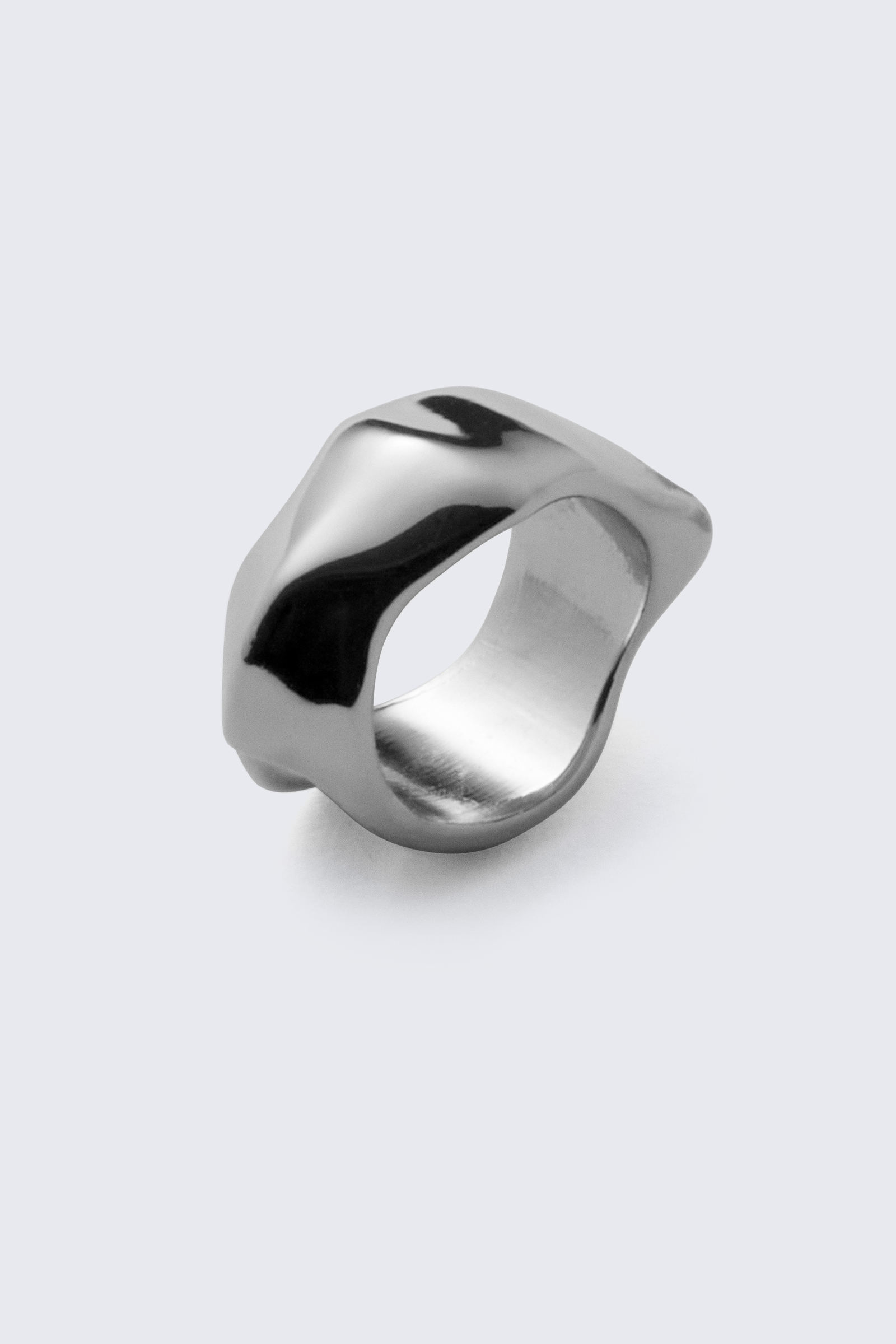 Organic Shaped Ring von Weekday