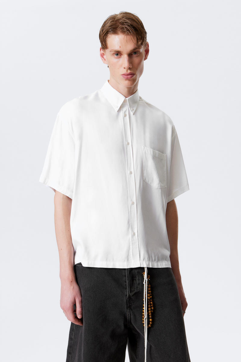 Oversized Draped Boxy Short-Sleeved Shirt von Weekday