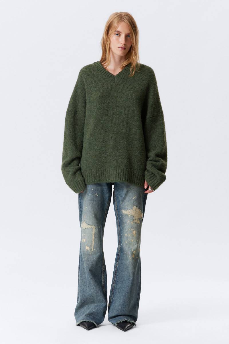 Oversized V-Neck Wool Blend Sweater von Weekday