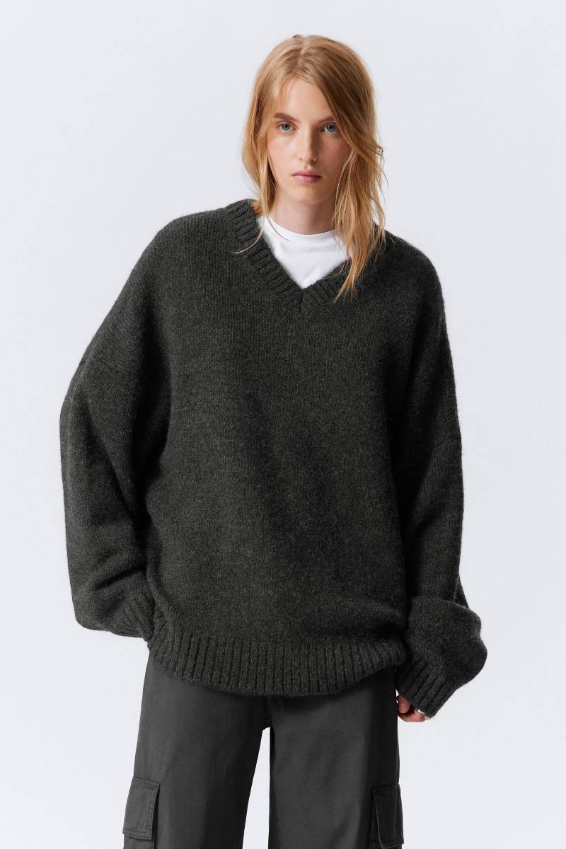 Oversized V-Neck Wool Blend Sweater von Weekday