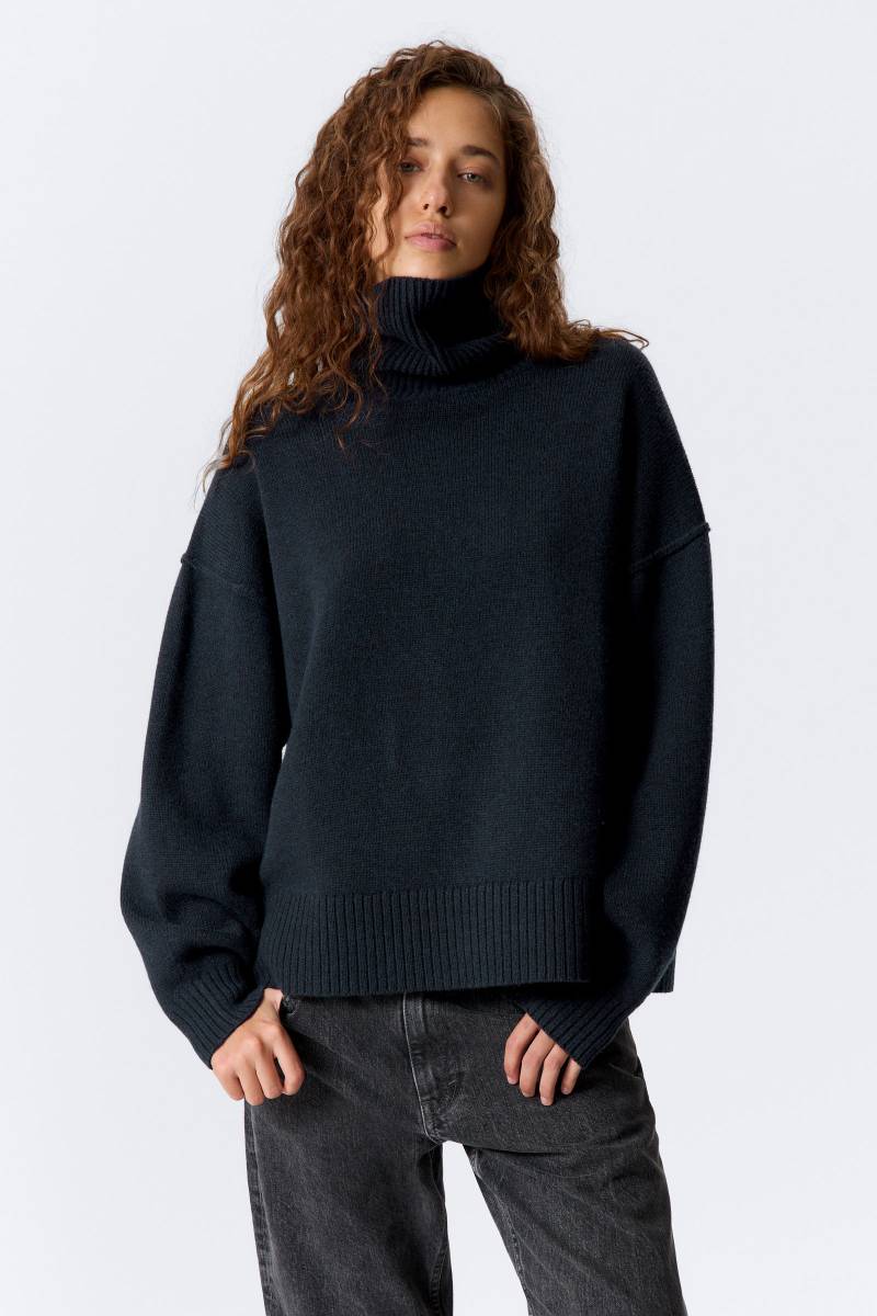 Oversized Wool Turtleneck Sweater von Weekday