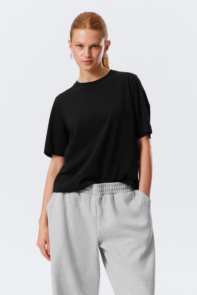 Perfect Boxy T-shirt von Weekday