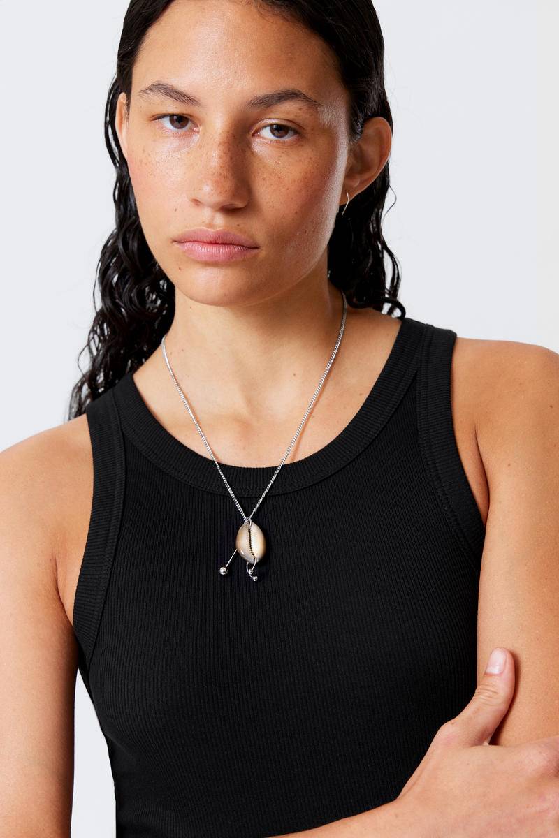 Pierced Shell Pendant Chain Necklace von Weekday