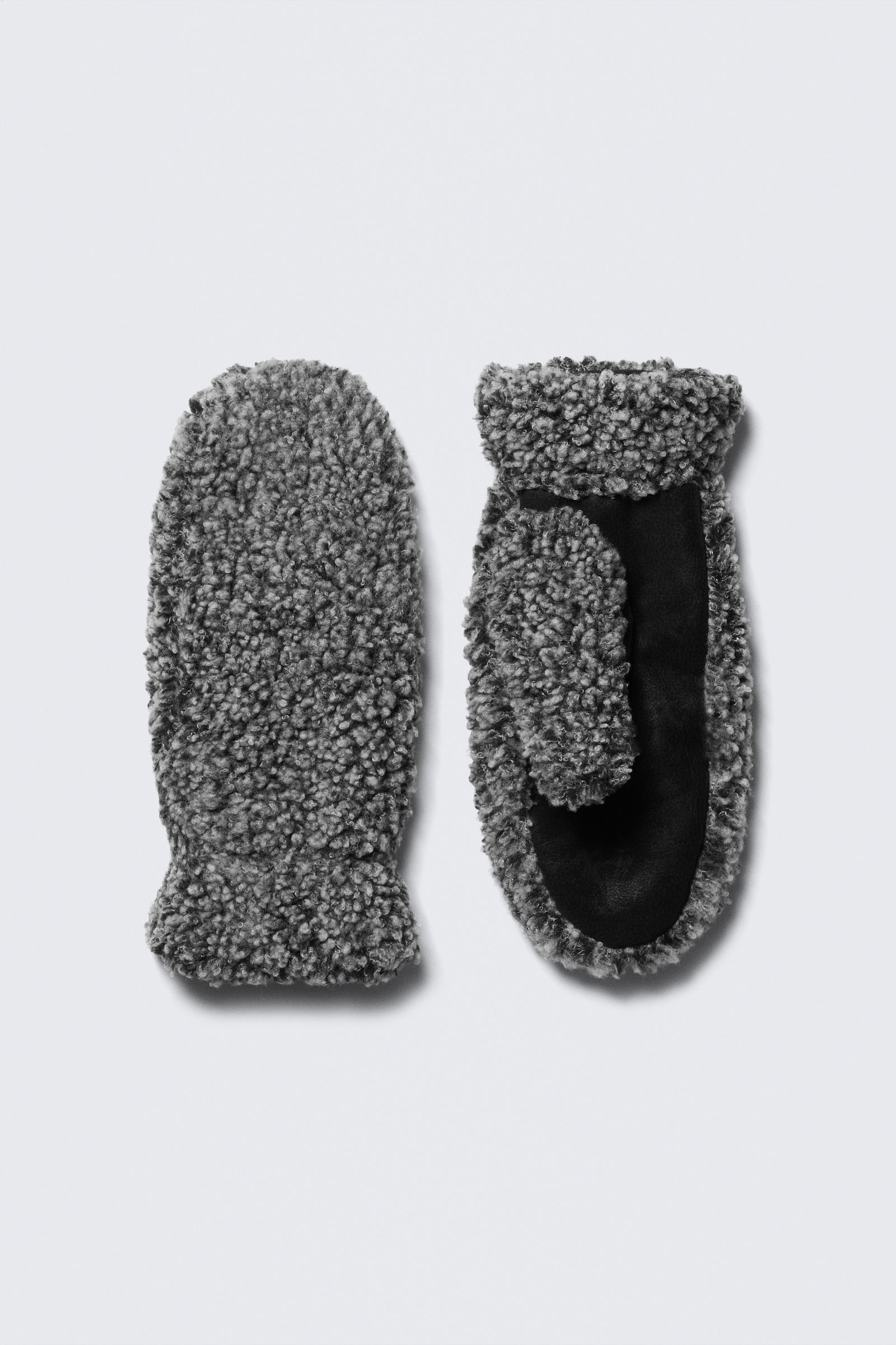 Pile Mittens von Weekday