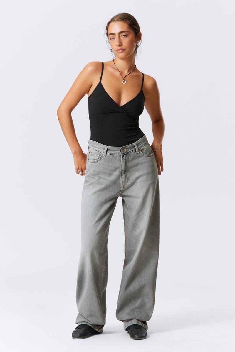 Rail Mid Rise Loose Wide Leg Jeans von Weekday