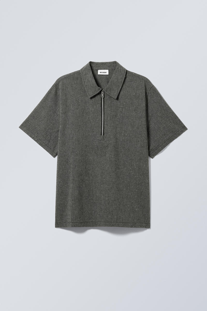 Relaxed Short Sleeve Zip Shirt von Weekday