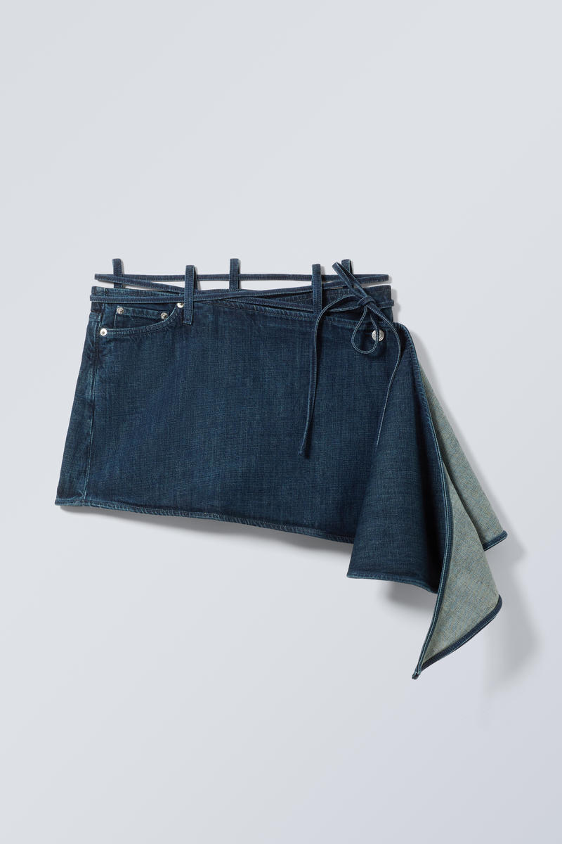 Short Denim Wrap Skirt von Weekday