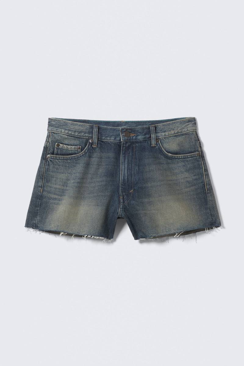 Duchess Low Rise Distressed Mini Denim Shorts von Weekday