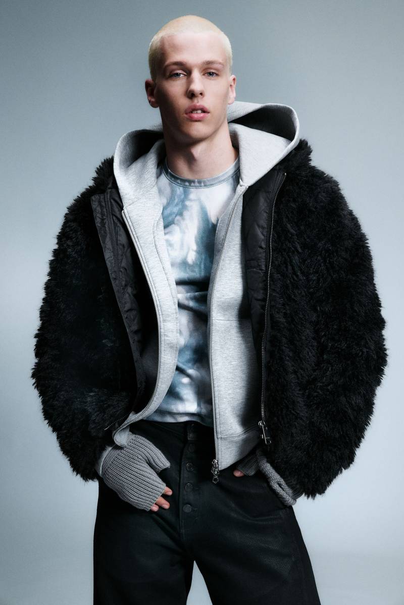 Shrunken Faux Fur Hooded Jacket von Weekday