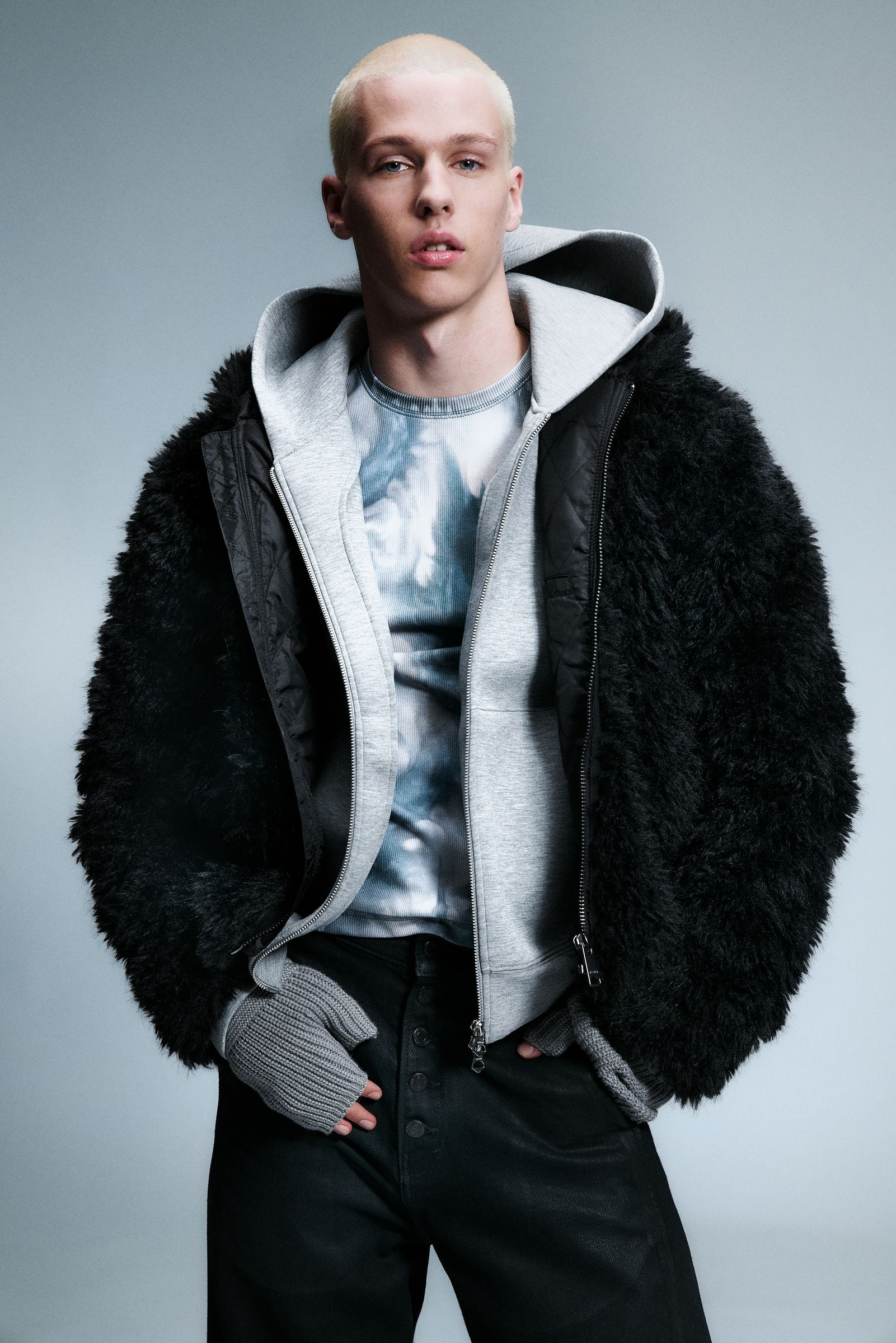Shrunken Faux Fur Hooded Jacket von Weekday