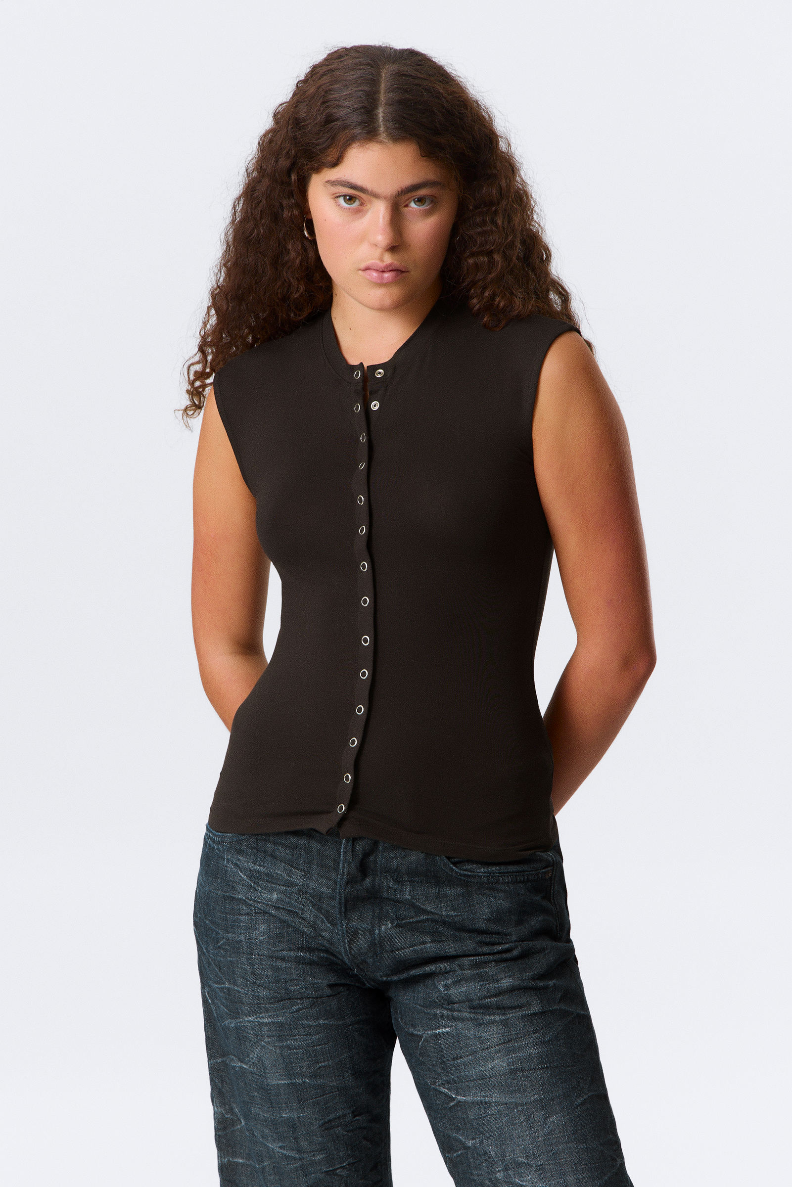 Sleeveless Button-up Top von Weekday