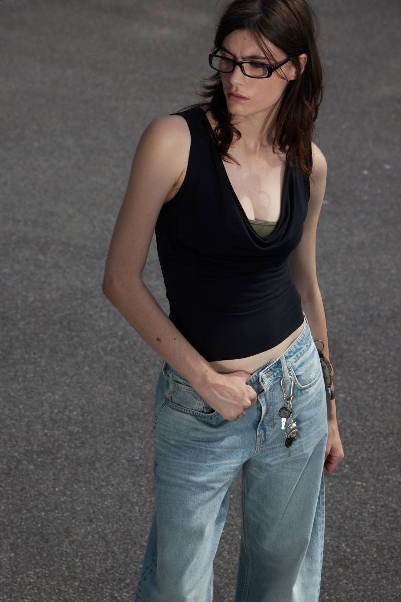 Sleeveless Draped Waterfall Top von Weekday