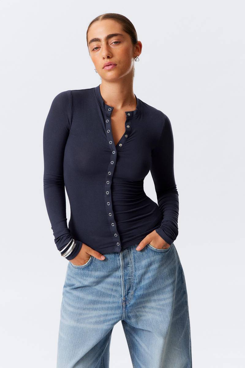 Slim Long-Sleeved Buttoned Cardigan von Weekday