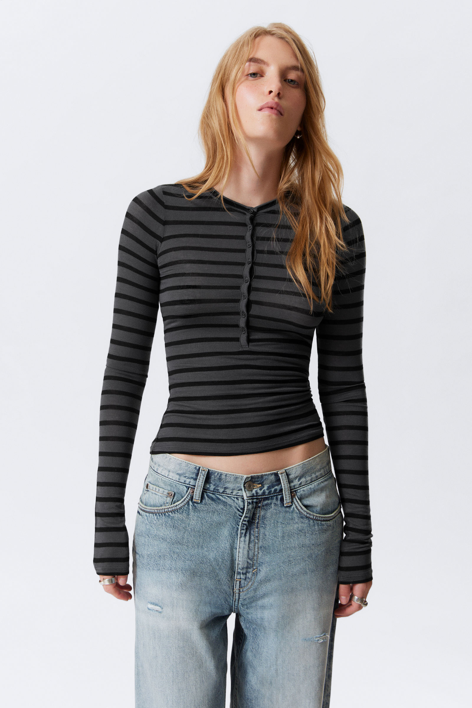 Slim Long-Sleeved Henley Top von Weekday