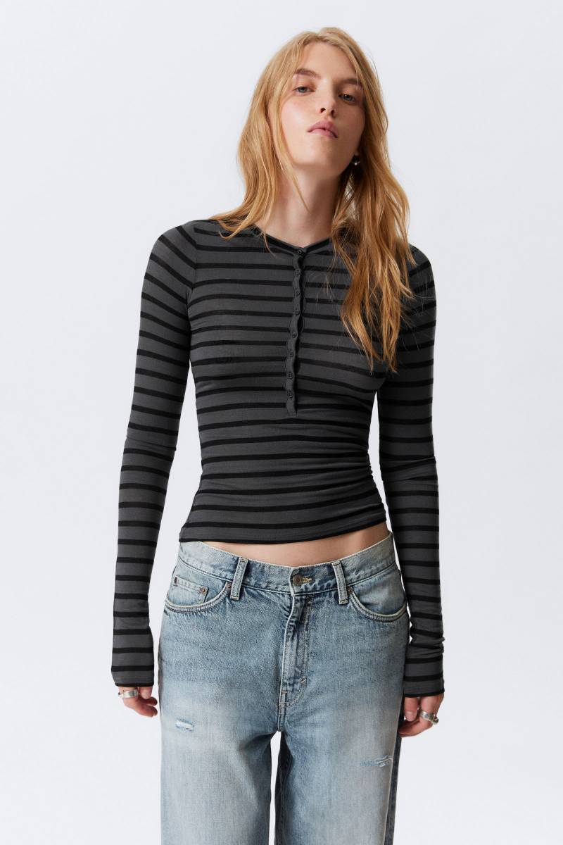 Slim Long-Sleeved Henley Top von Weekday