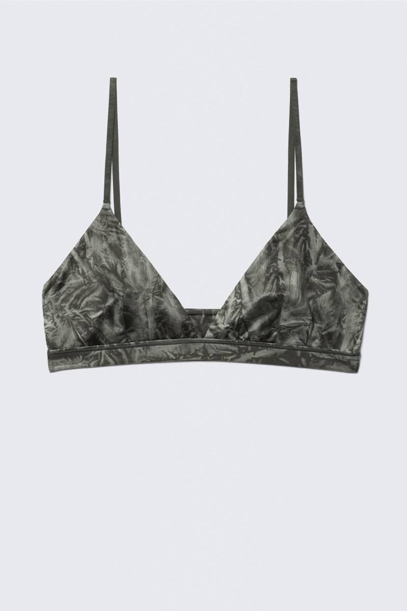 Soft Micro V-neck Triangle Bra von Weekday
