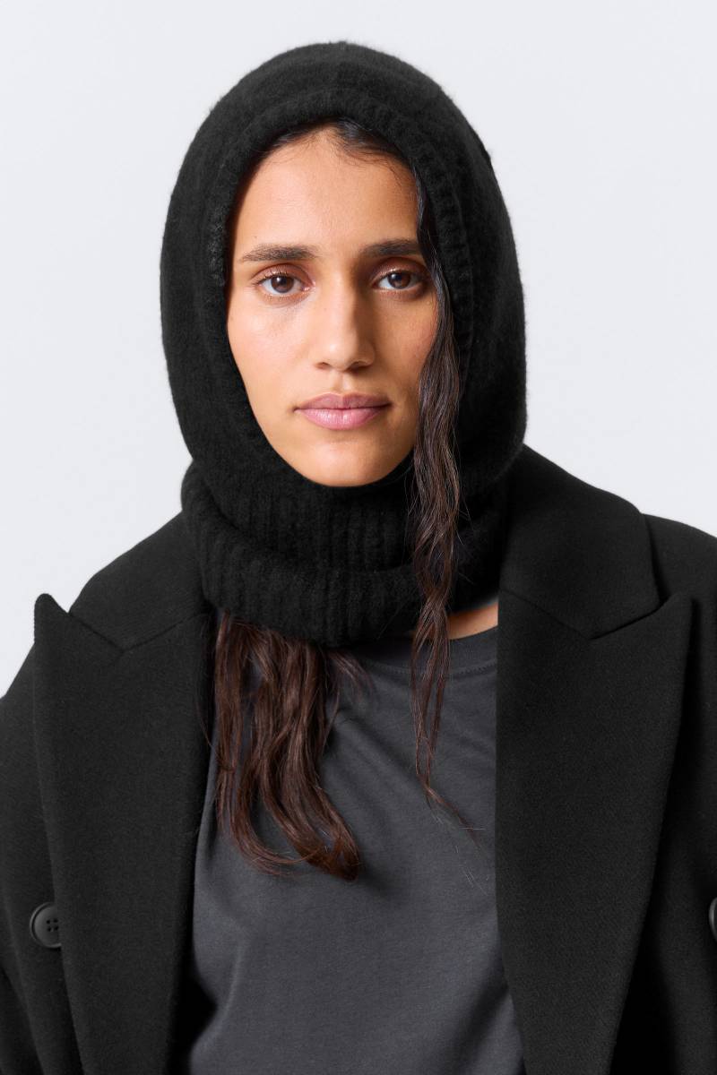 Soft Ribbed Knitted Hood von Weekday