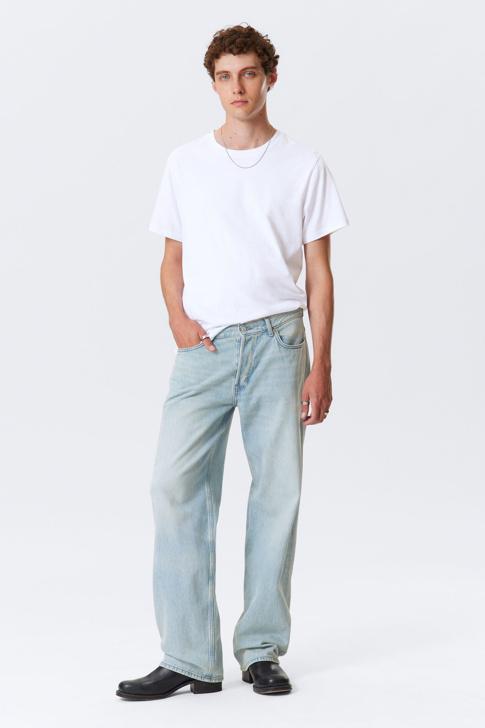 Sphere Low Rise Loose Straight Leg Jeans von Weekday