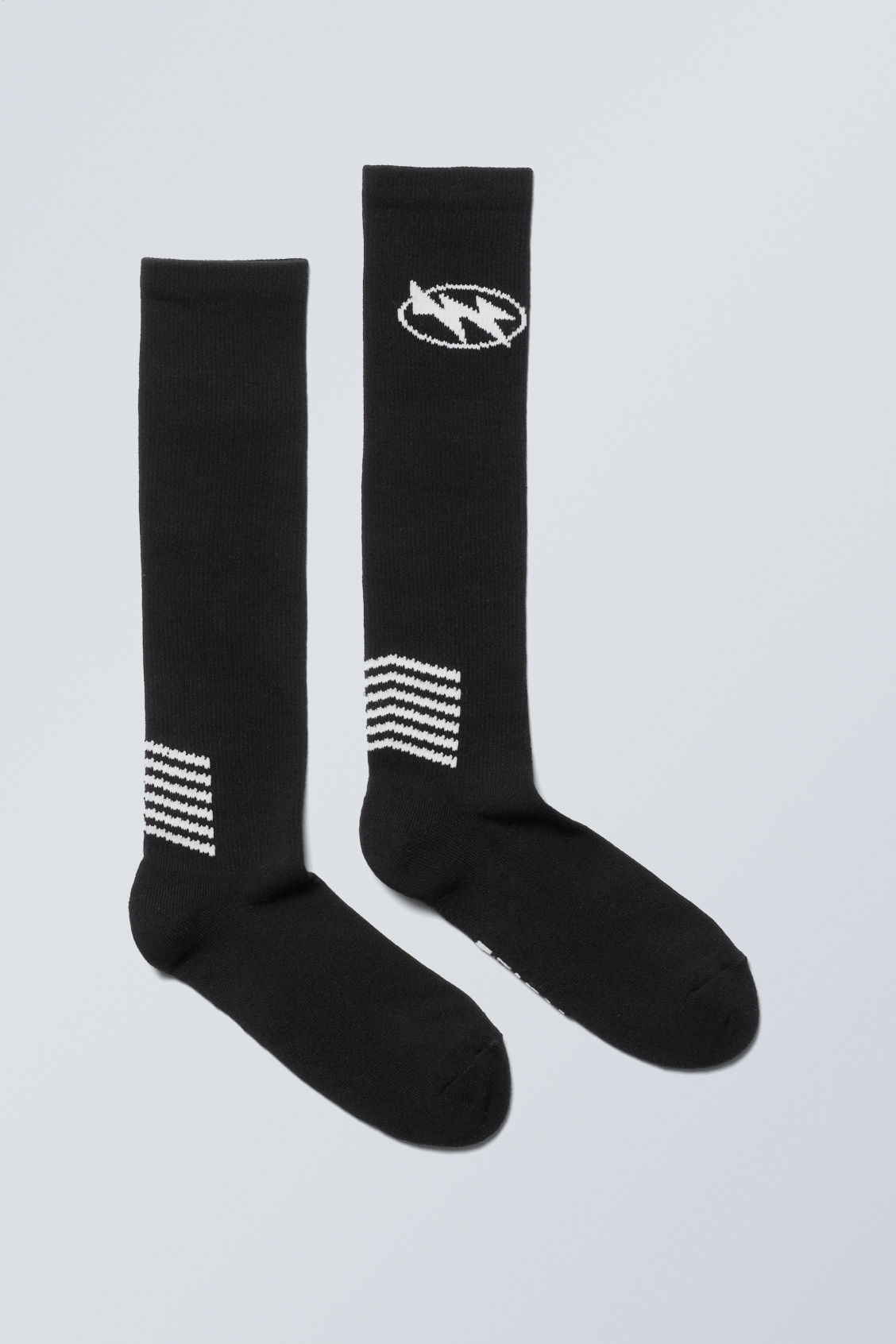 Sporty Graphic High Knee Socks - Black von Weekday