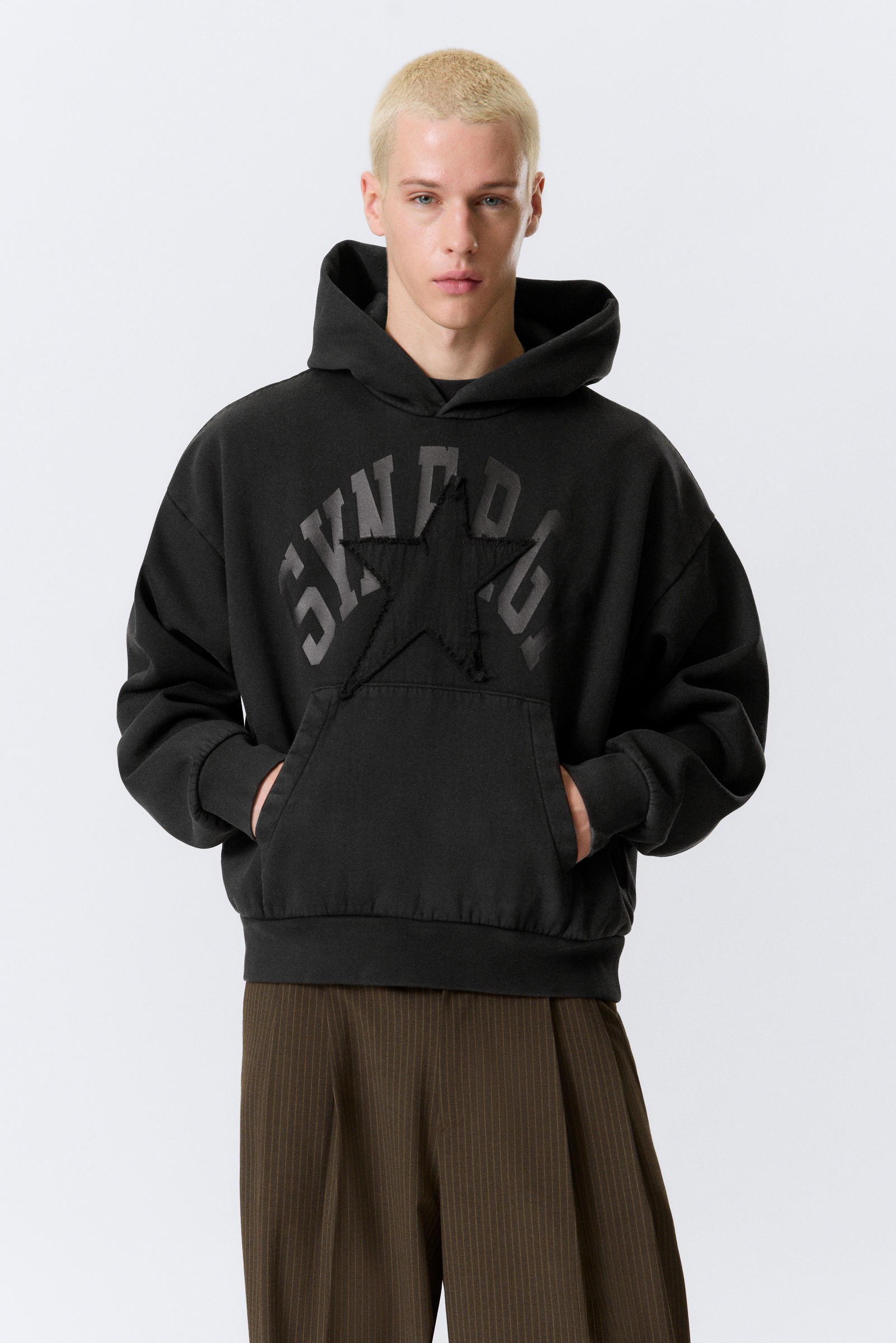 Square Loose Fit Graphic Hoodie von Weekday