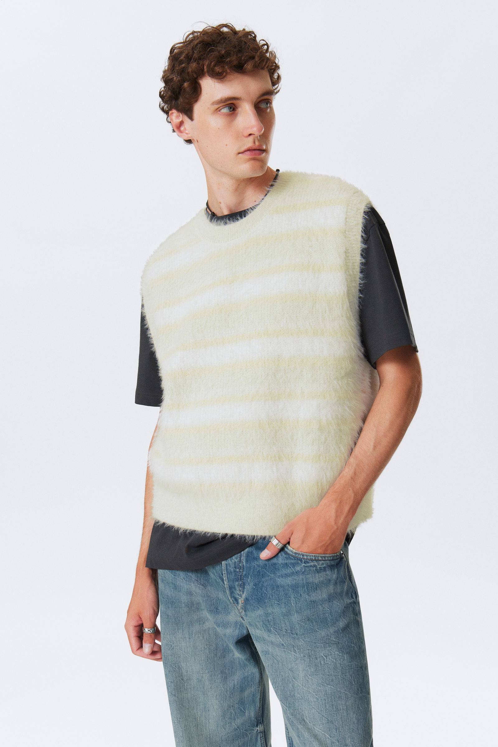 Striped Hairy Knit Vest von Weekday