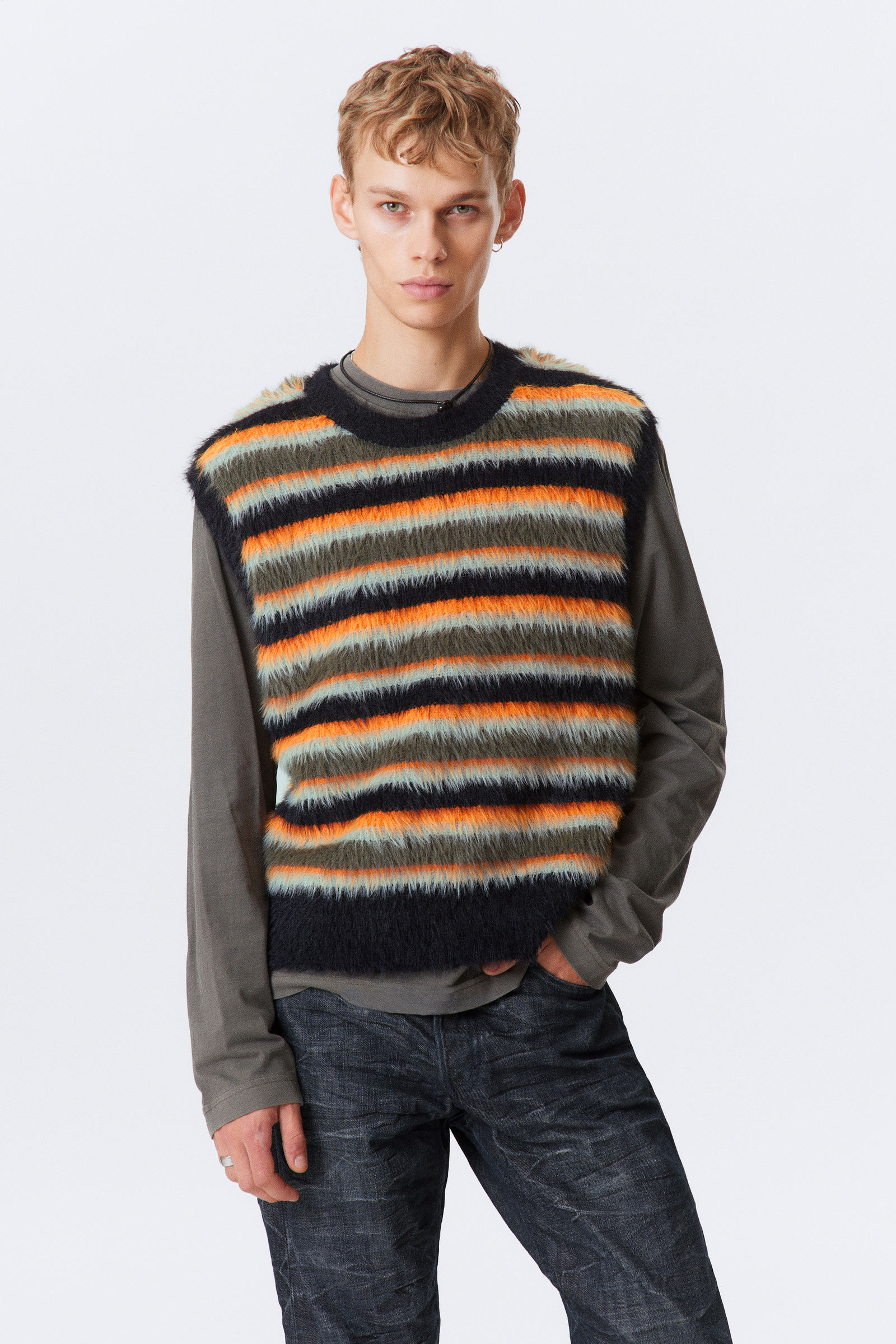 Striped Hairy Knit Vest von Weekday