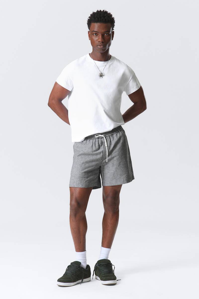 Striped Linen Blend Shorts von Weekday