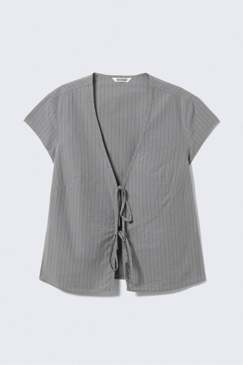 Tie-Front V-neck Cotton Blouse von Weekday