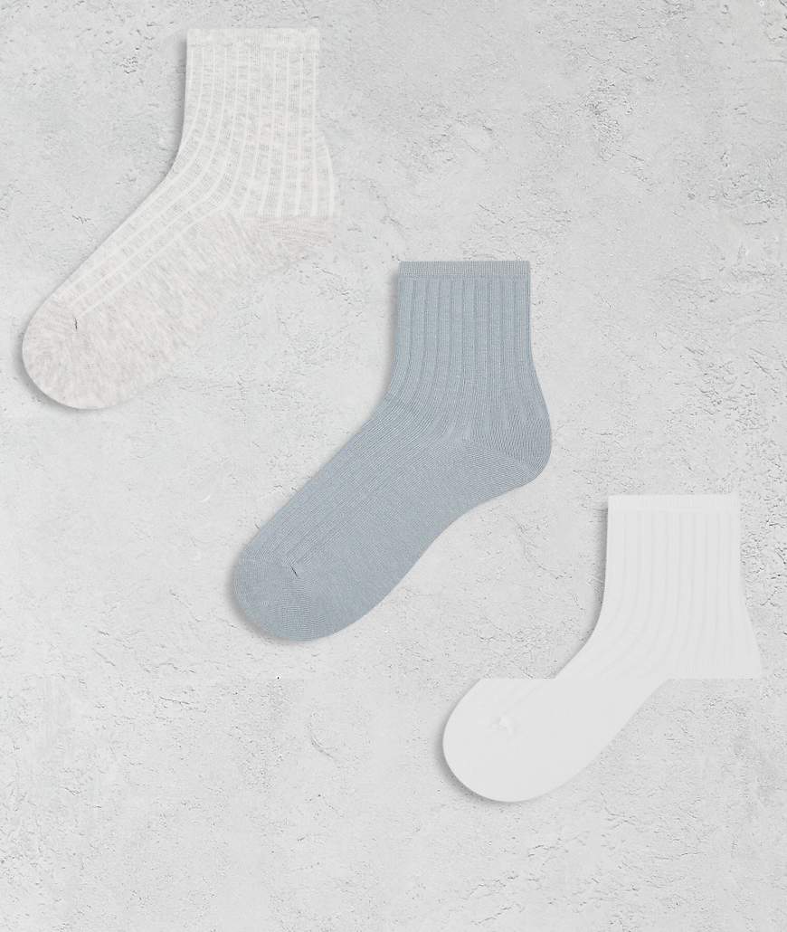 Weekday - 2er-Pack gerippte Socken in Blau, Grau und Weiß Weekday - 2er-Pack gerippte Socken in Blau, Grau und Weiß von Weekday