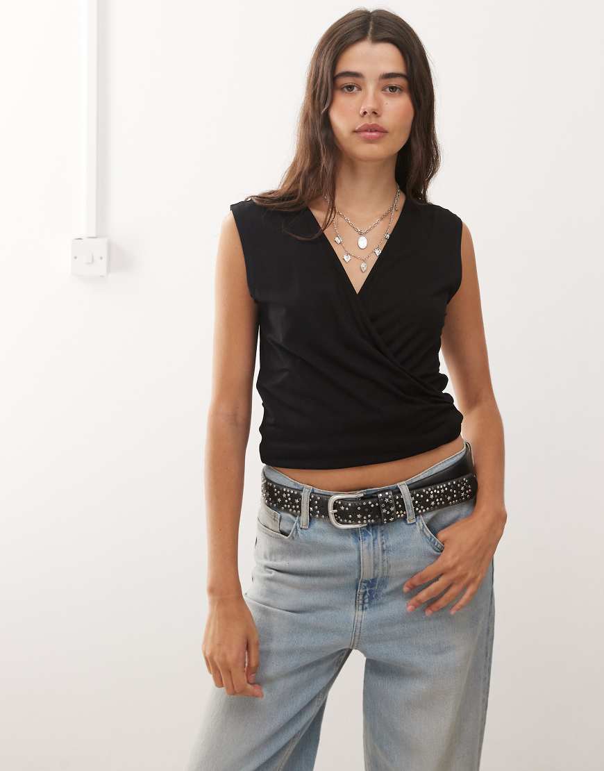 Weekday - Ärmelloses Wickeloberteil in Schwarz von Weekday