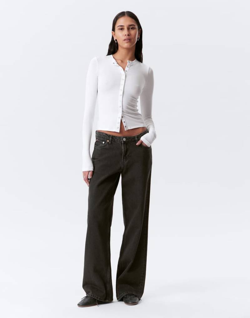 Weekday - Ample - Loose Fit Jeans in Tinten-Schwarz mit niedrigem Bund von Weekday