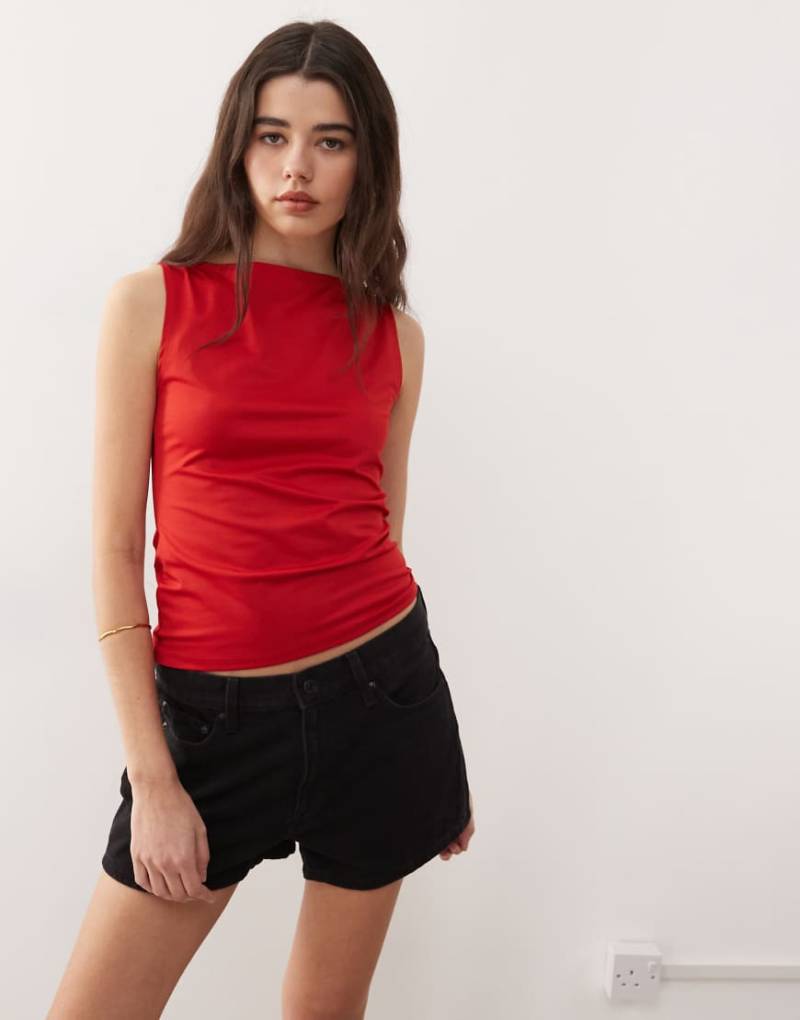 Weekday - Annie - Tanktop in Rot mit U-Boot-Ausschnitt von Weekday