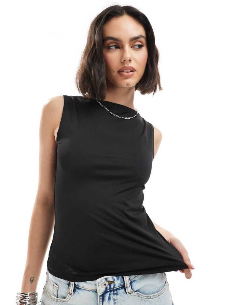 Weekday - Annie - Tanktop in Schwarz mit U-Boot-Ausschnitt von Weekday