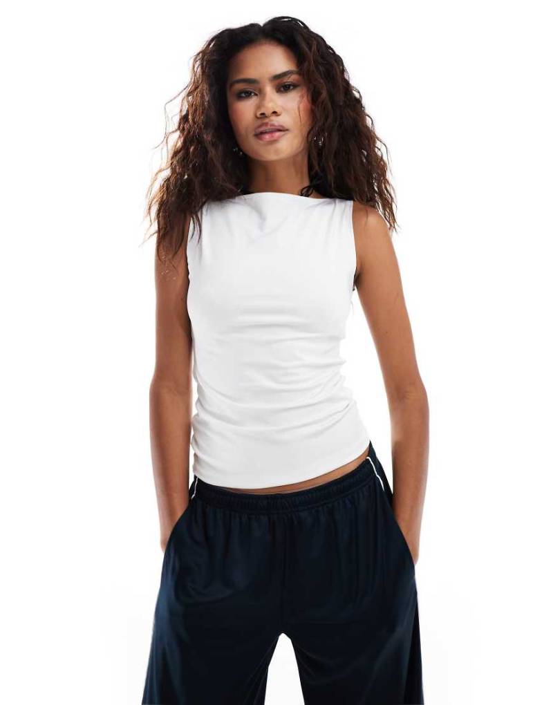 Weekday - Annie - Tanktop in Weiß mit U-Boot-Ausschnitt von Weekday