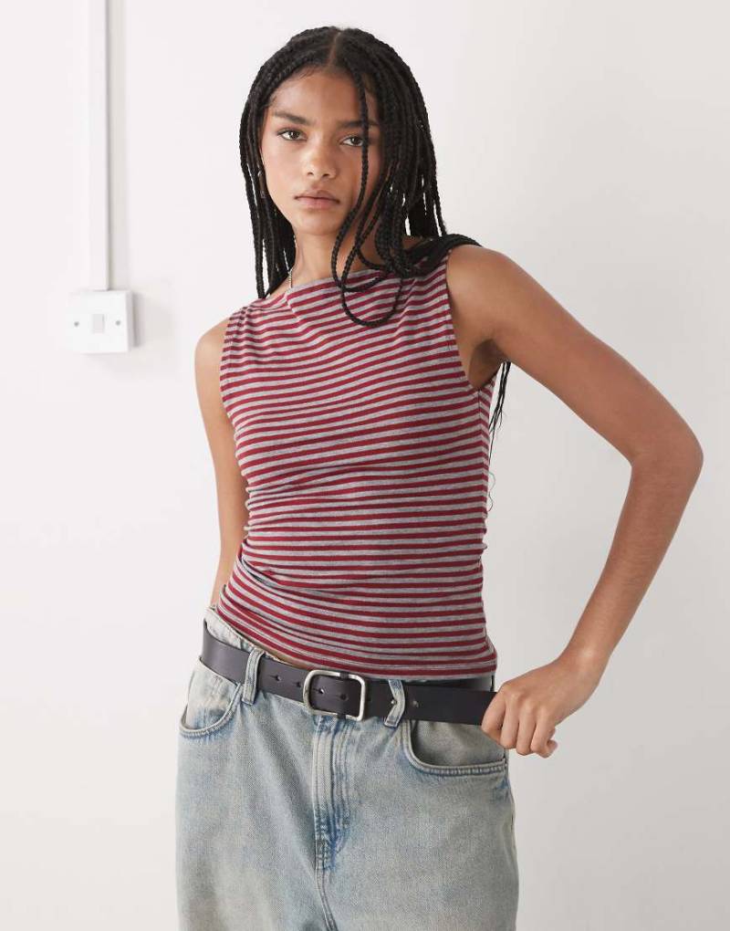 Weekday - Annie - Tanktop mit U-Boot-Ausschnitt und roten und grauen Streifen von Weekday