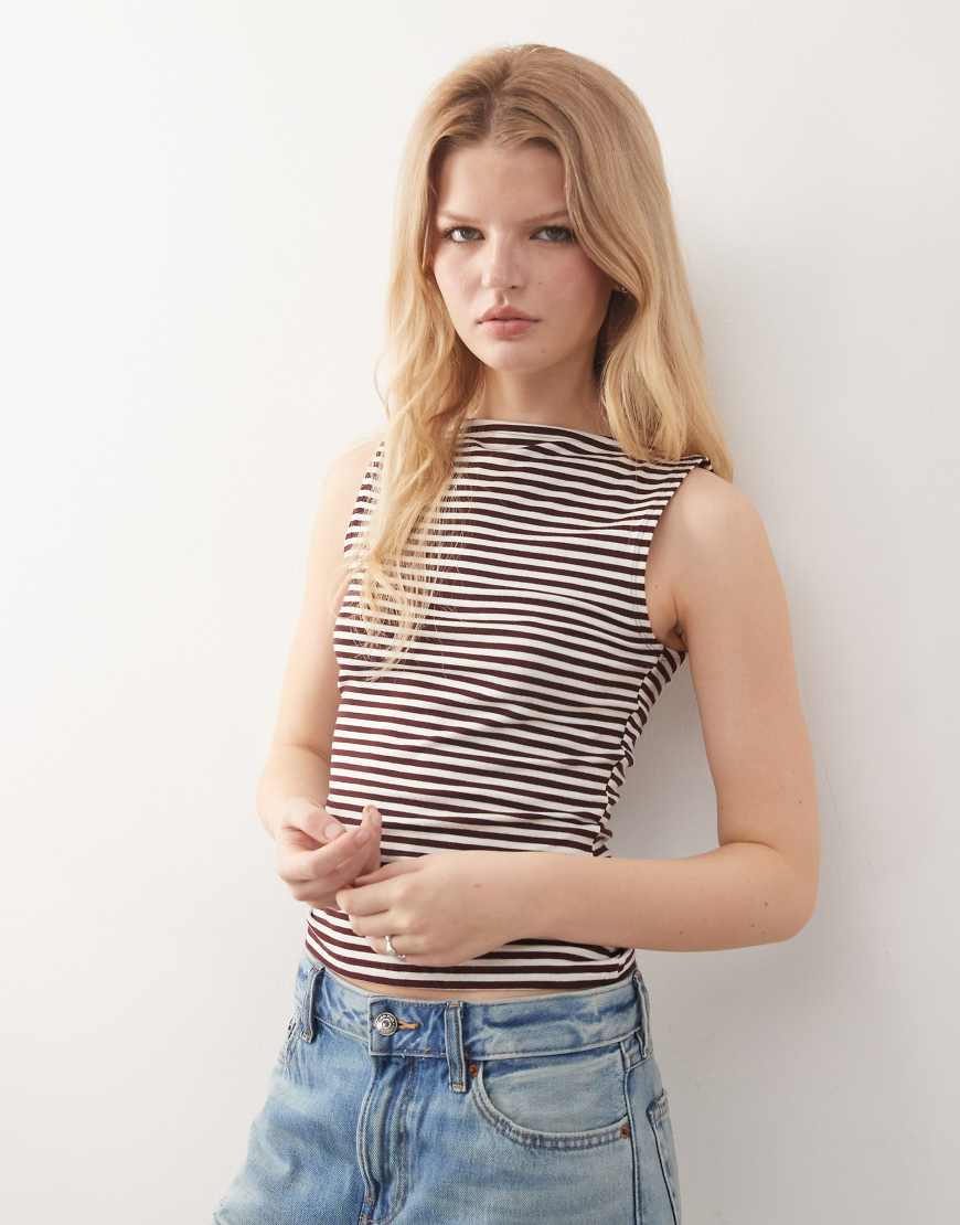 Weekday - Annie - Weiches, ärmelloses Oberteil in Burgunderrot mit U-Boot-Ausschnitt und Streifen, exklusiv bei ASOS von Weekday